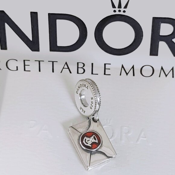 Pandora Harry Potter, Hogwarts Acceptance Letter Dangle Charm - Picture 1 of 6